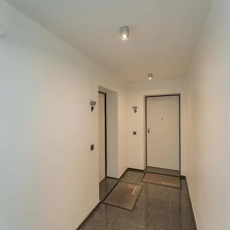 Daire Flh Elegant With Pool & Balcony *
