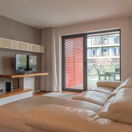 Daire Flh Elegant With Pool & Balcony *
