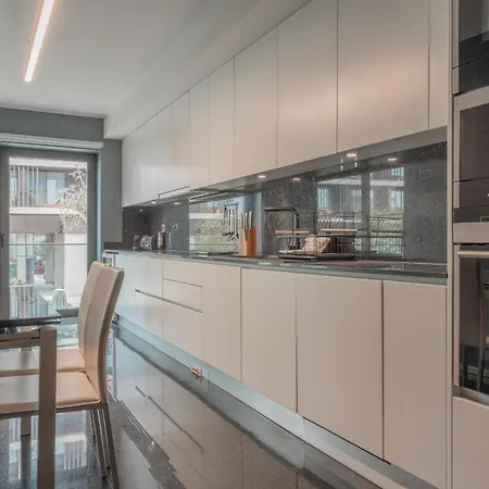 Daire Flh Elegant With Pool & Balcony *
