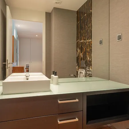 Daire Flh Elegant With Pool & Balcony *