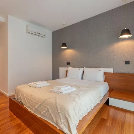 Flh Elegant With Pool & Balcony 아파트 *