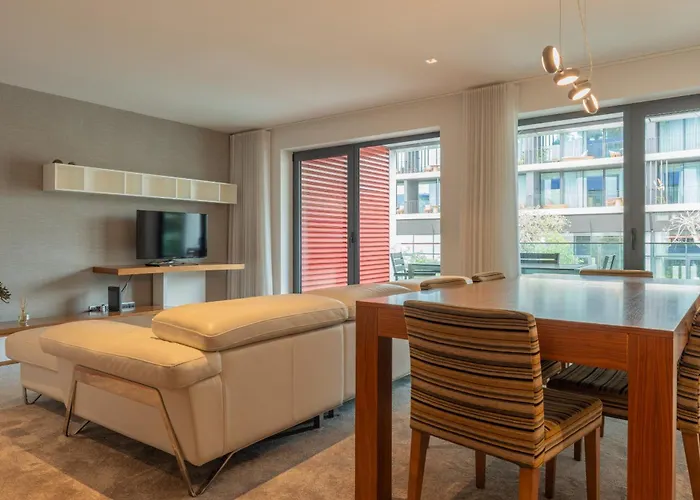 Flh Elegant With Pool & Balcony Appartement *