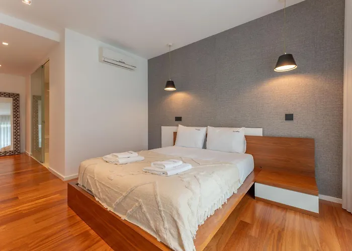 Flh Elegant With Pool & Balcony Appartement *